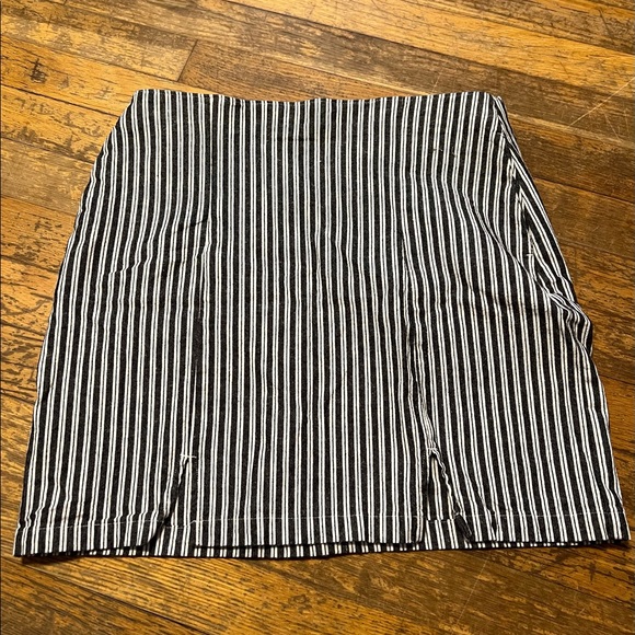Ultra High Rise Hollister Skirt, Size Small, White and Light grey stripes - Picture 1 of 3